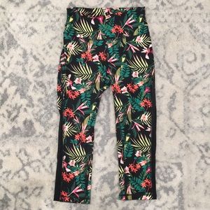 Old Navy Compression Crop Leggings - Size M